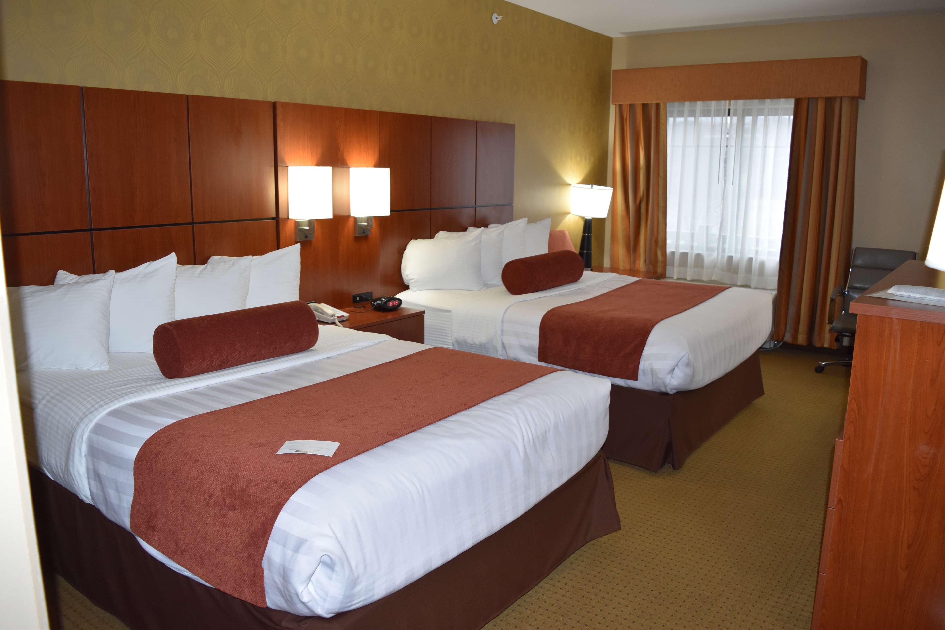 Best Western Plus Finger Lakes Inn & Suites Cortland Esterno foto