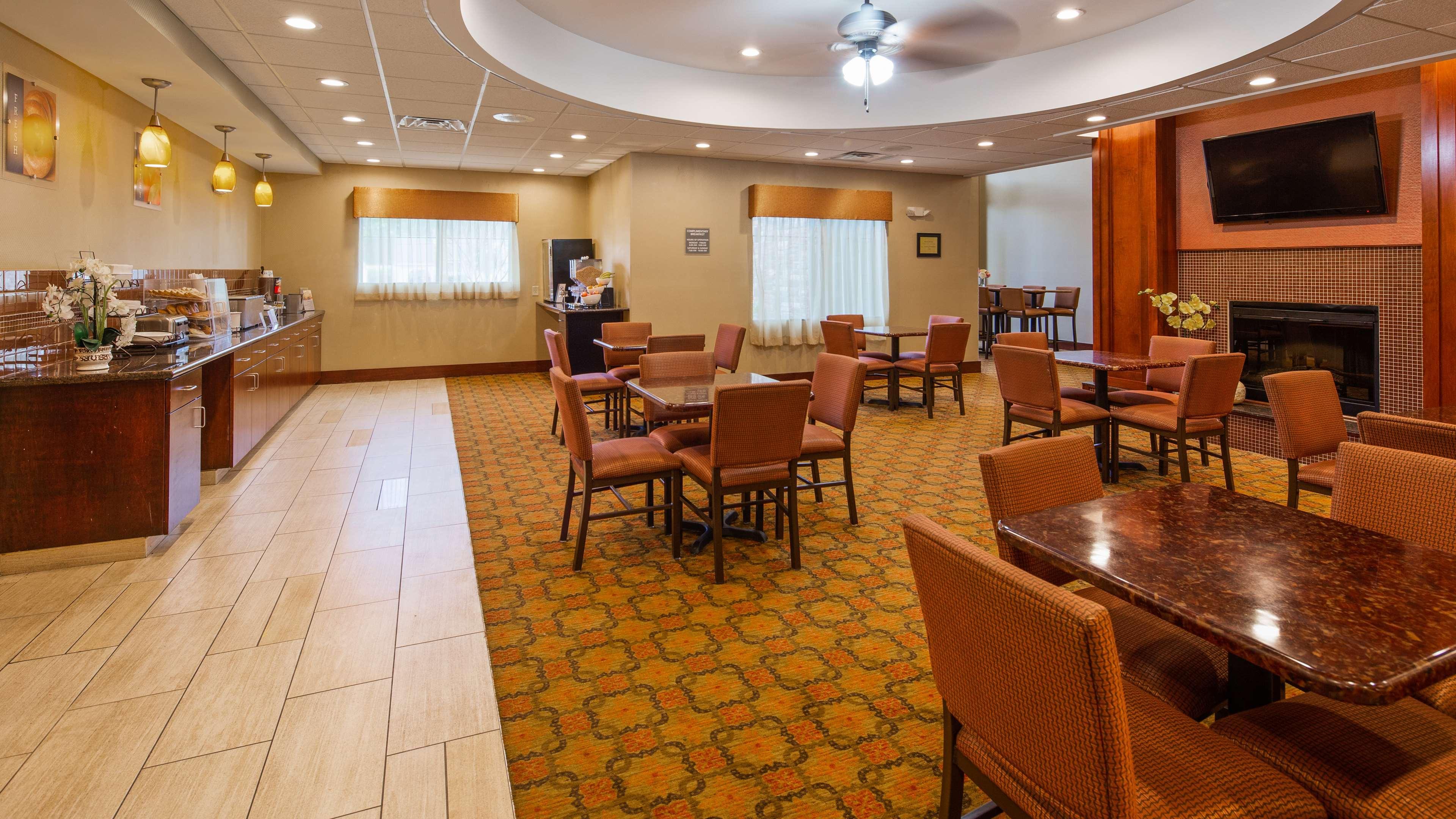 Best Western Plus Finger Lakes Inn & Suites Cortland Esterno foto