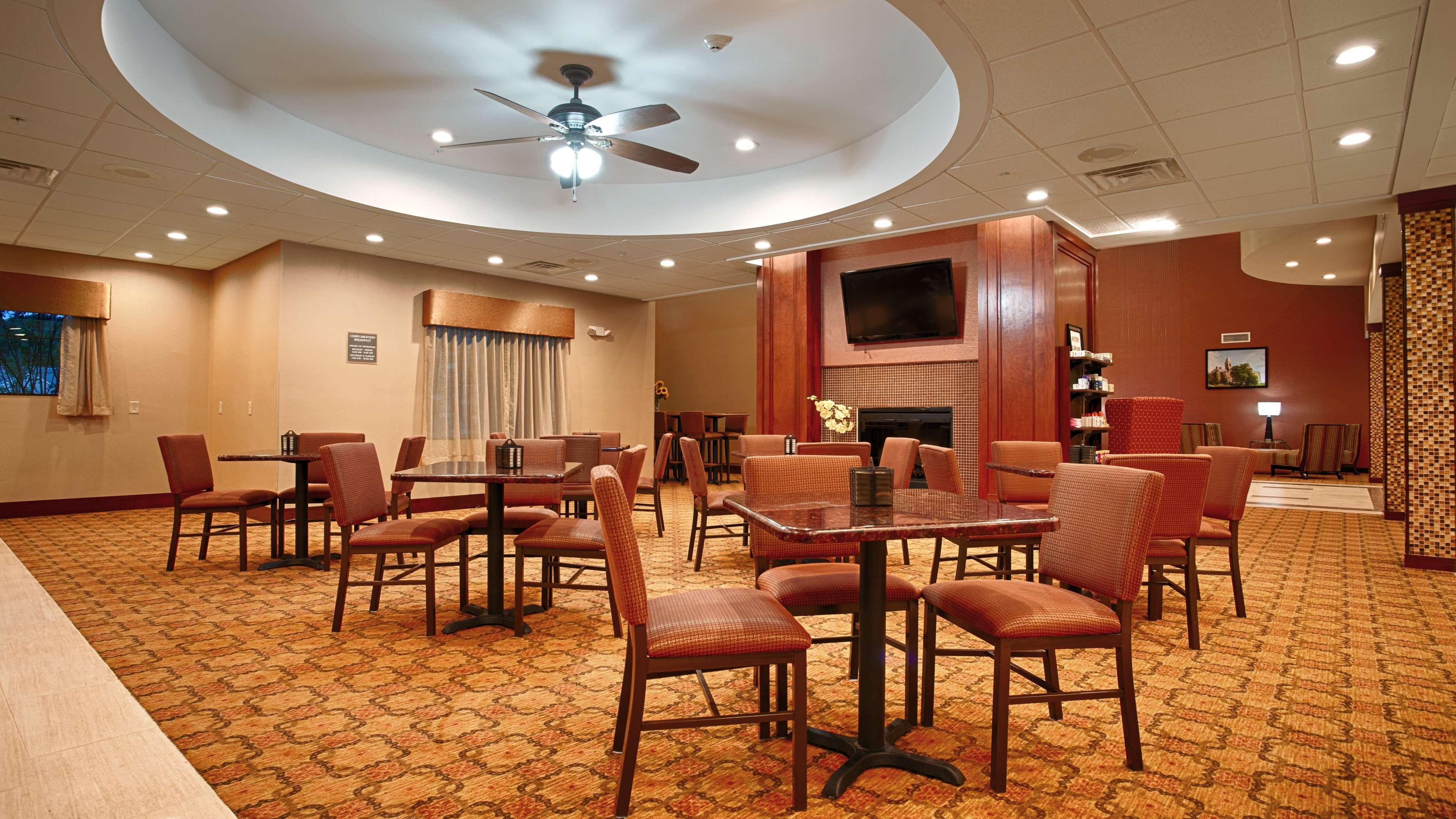 Best Western Plus Finger Lakes Inn & Suites Cortland Esterno foto