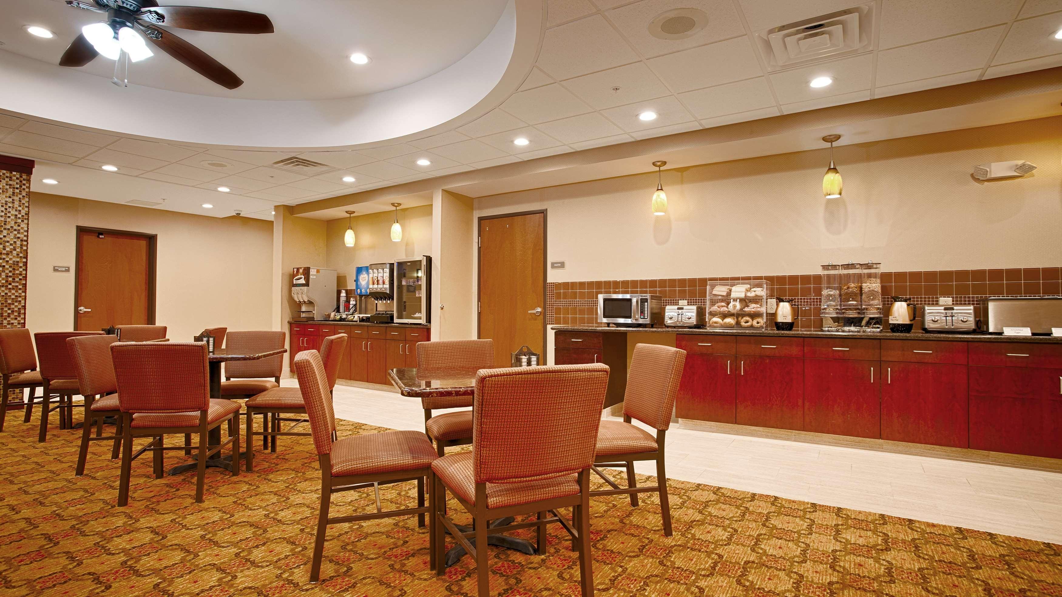 Best Western Plus Finger Lakes Inn & Suites Cortland Esterno foto